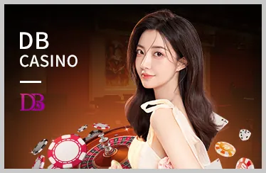 Tay vợt đang giao bóng trên sân tennis